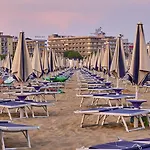 Modern Flat With Terrace For 5 Guests - Beahost Bibione