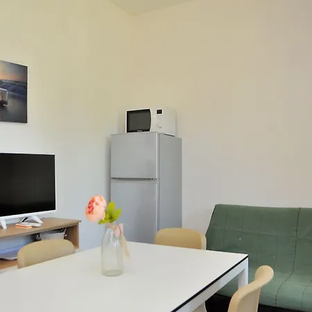 Modern Flat With Terrace For 5 Guests - Beahost Bibione