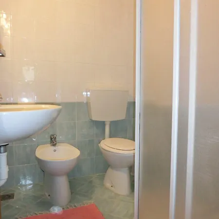 Apartman Modern Flat With Terrace For 5 Guests - Beahost *