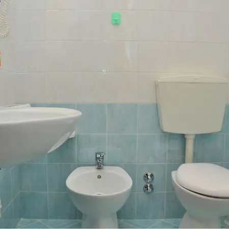 Modern Flat With Terrace For 5 Guests - Beahost *